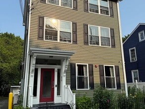 Building Photo - 33 Conklin St