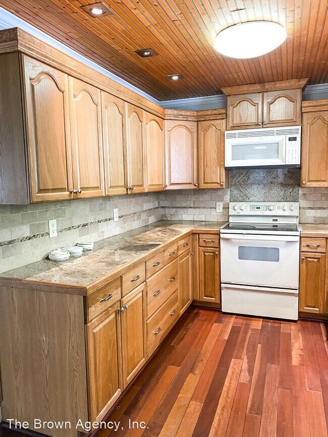 Building Photo - 3 br, 1.5 bath House - 400 Crawford Rd.