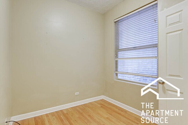 Foto del edificio - 1627 W Grand Ave