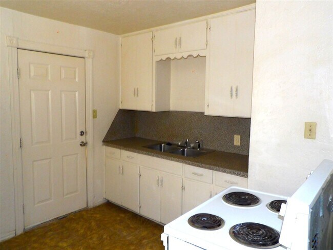 Building Photo - 1308 SW 26th St