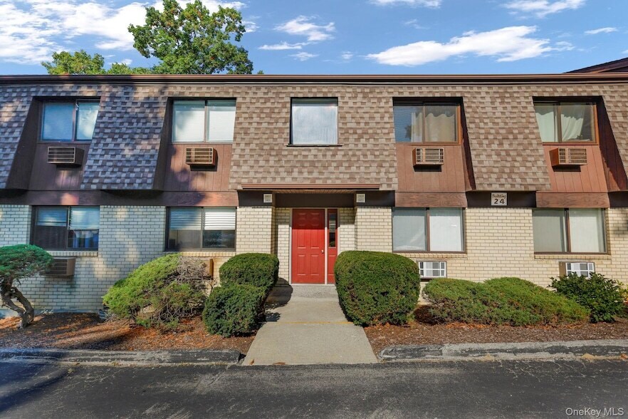 Foto del edificio - 2401 Cherry Hill Dr