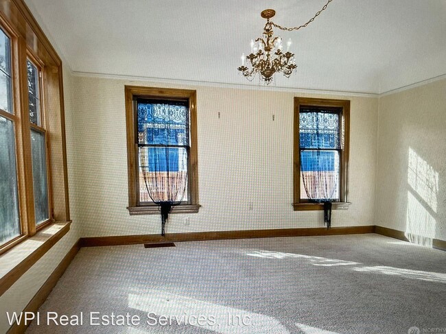 Building Photo - 4 br, 2.5 bath House - 7235 W Green Lake D...