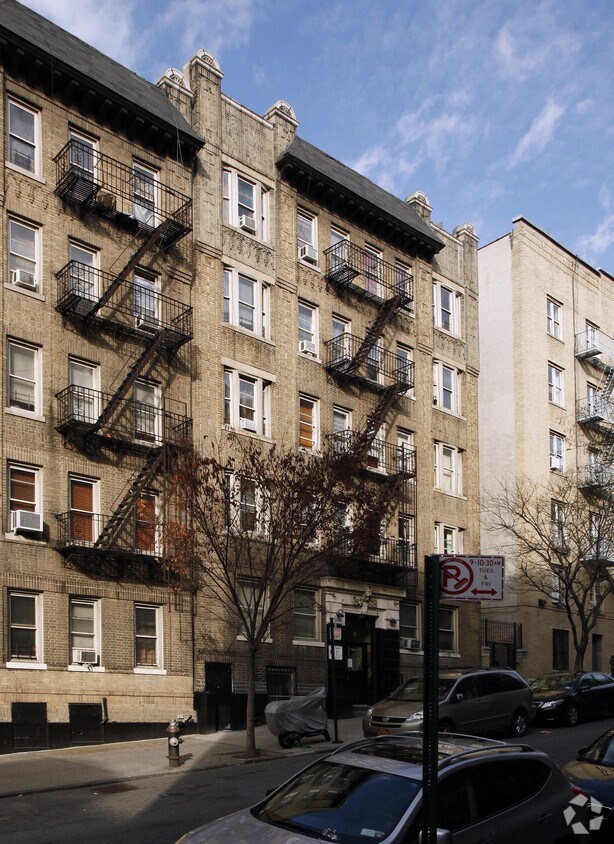 Building Photo - 5 St. Nicholas Ter
