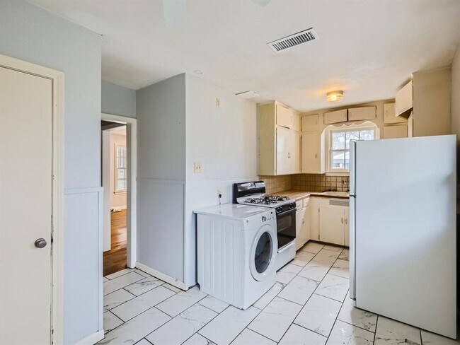 Foto del edificio - 1204 E 31st St