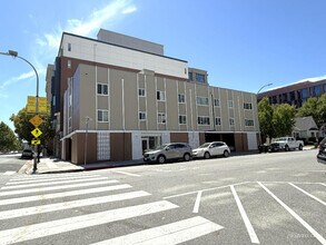 Building Photo - 690 Bradford St