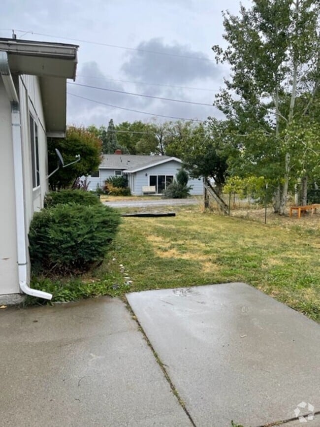 Building Photo - 410 N 19th Ave
