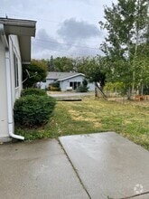 Building Photo - 410 N 19th Ave