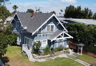Building Photo - 803 Magnolia Ave