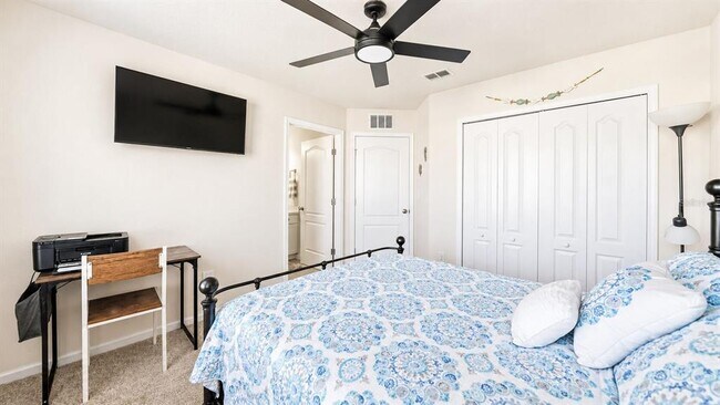 Foto del edificio - 172 Redbud Rd