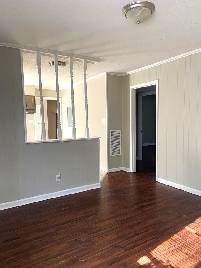 Foto del edificio - 921 Garywood Pl