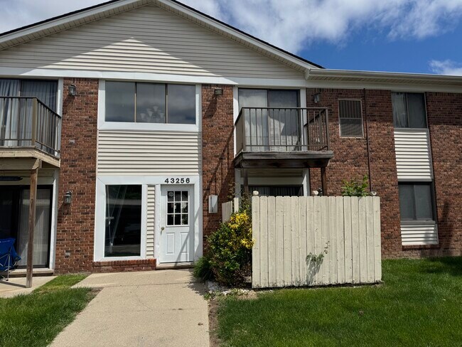 Foto del edificio - 43256 Mound Rd