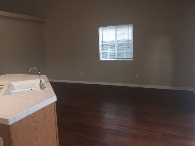 Building Photo - Move-In Special 1/2 Off the First Month's Rent