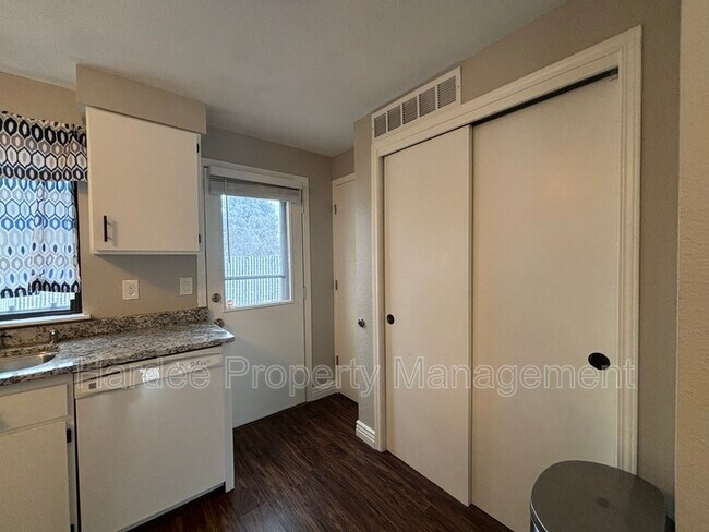 Foto del edificio - 614 E Pennsylvania St