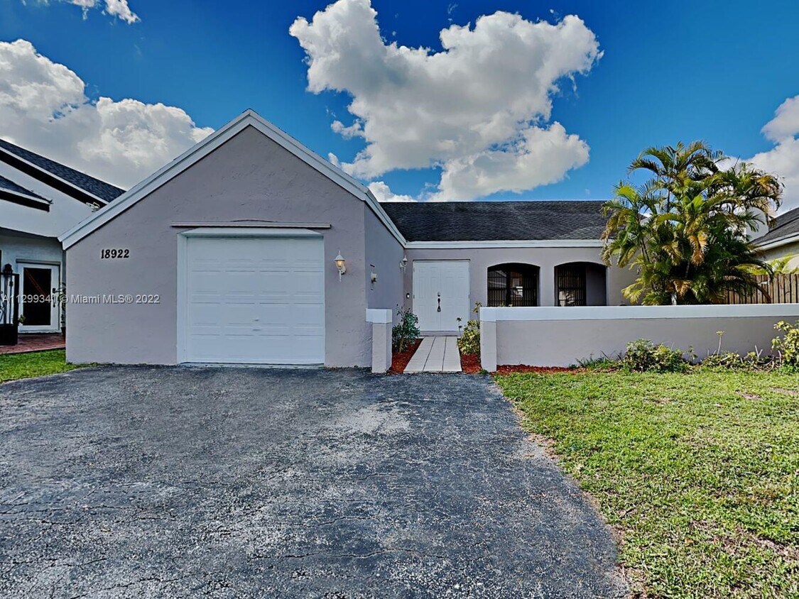 18922 NW 80th Ct, Hialeah, FL 33015 House Rental in Hialeah, FL