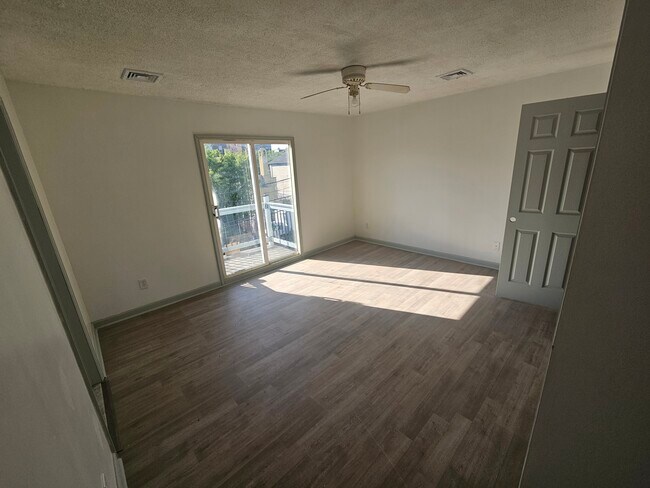 Master bedroom with balcony - 96 N 9th St