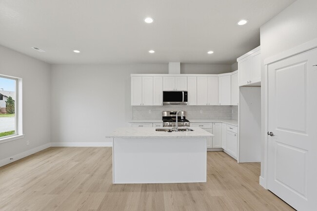 Building Photo - 609 Creative Way