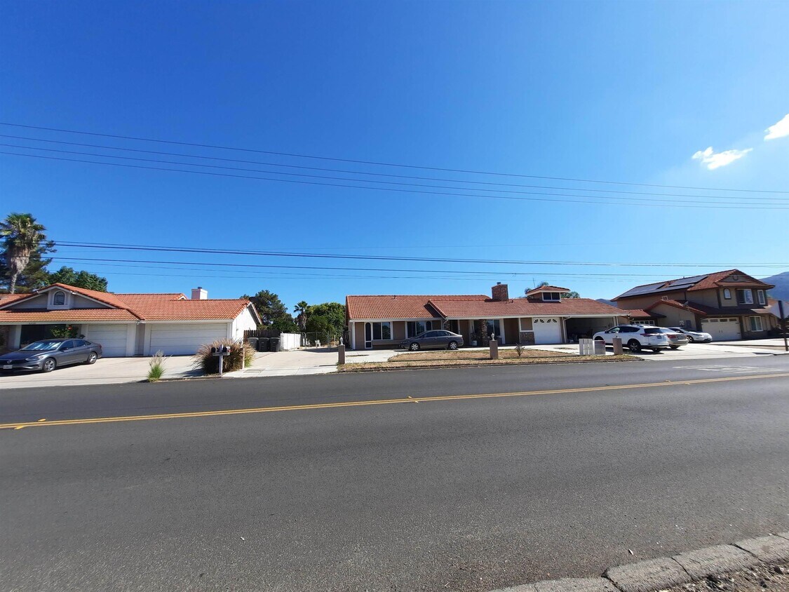 Primary Photo - 21705 Walnut St