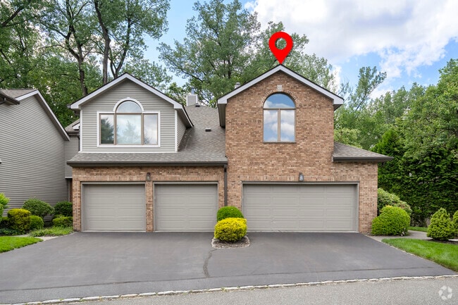 Building Photo - 81 Lakeview Dr