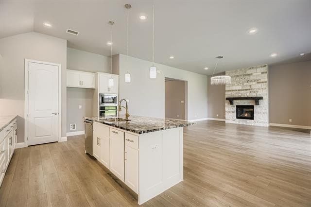 Building Photo - 2022 Coventry Dr