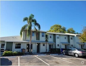 Building Photo - 886 Crystal Lake Dr