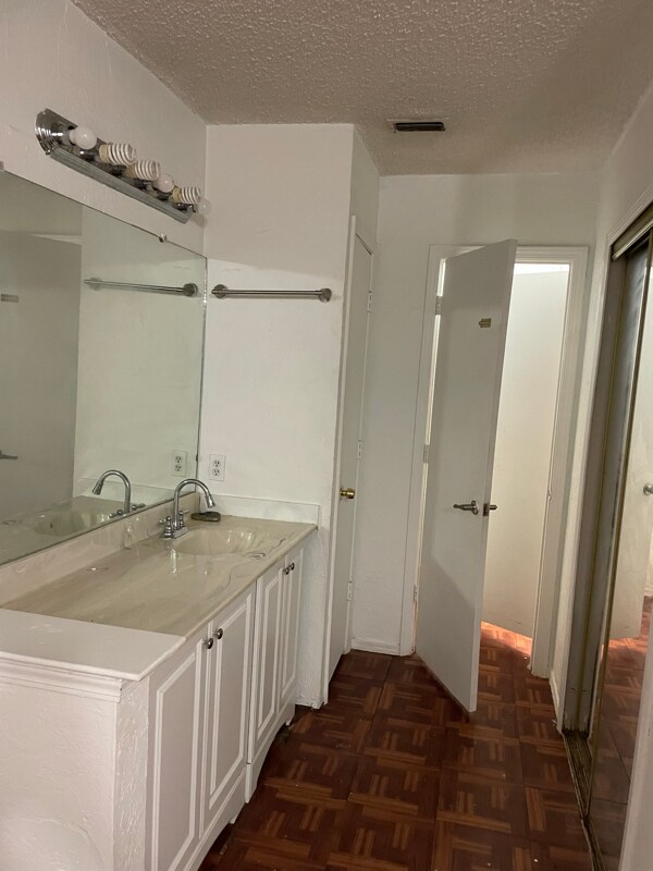 Foto del edificio - 10636 Wessex Dr