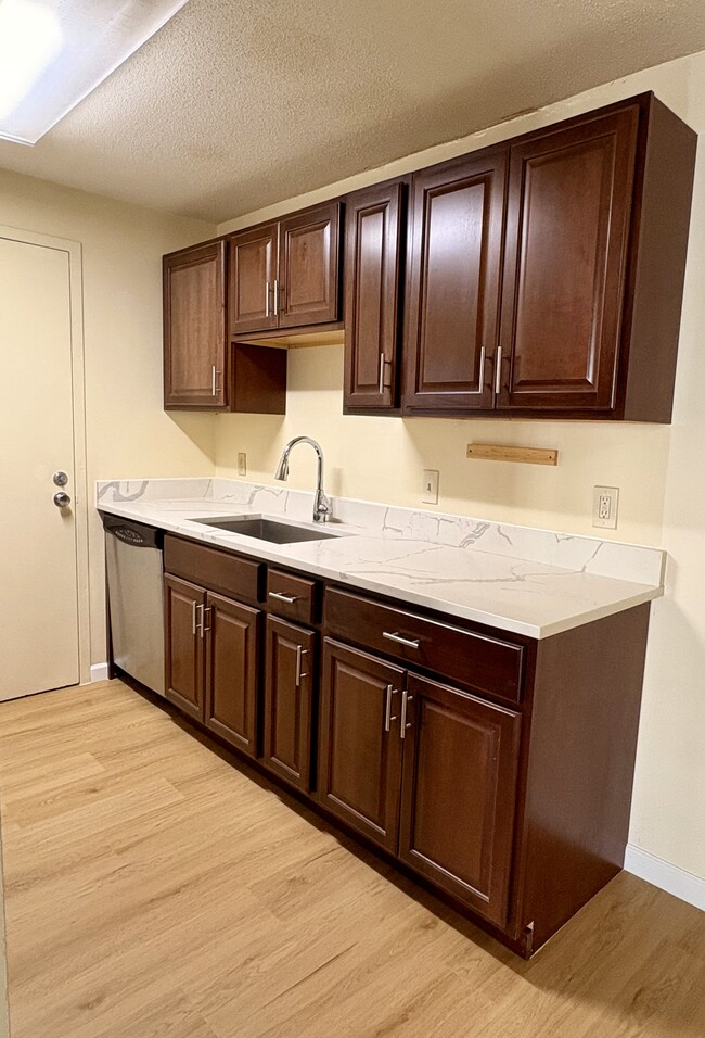 Kitchen - 3 Post Oak Ln