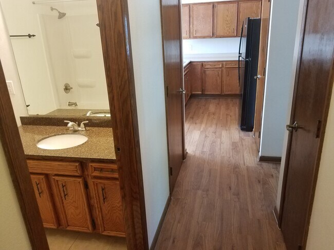 Hallway - 1642 Highland Dr