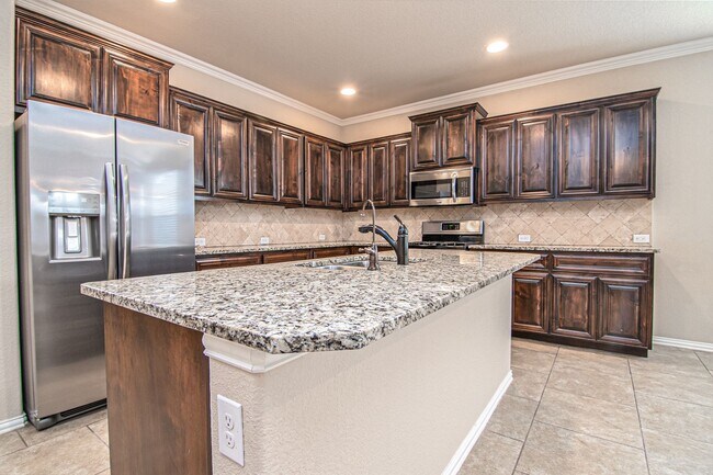 Foto del edificio - 6612 Colony RD