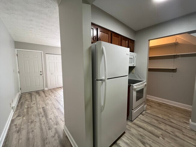 Foto del edificio - 101 Forest Ln