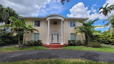 Building Photo - 4850 University Dr