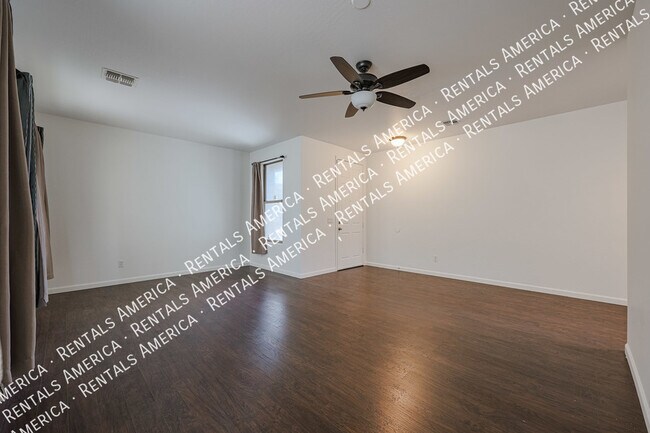 Building Photo - $500 off Move in! Beautiful 4 bedroom hom ...