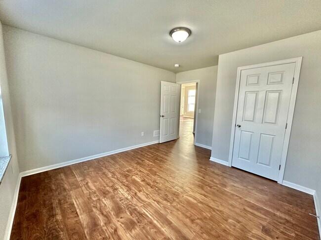 Building Photo - 2250 Northfield Ln