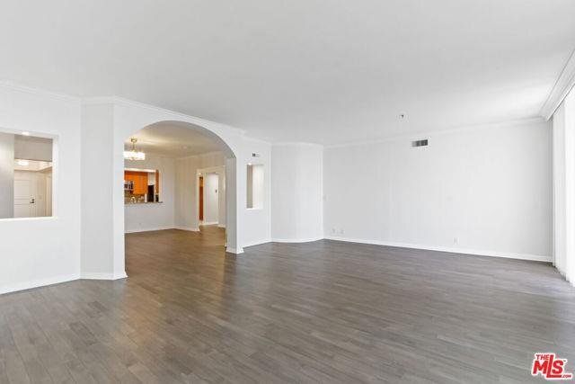 Building Photo - 10660 Wilshire Blvd