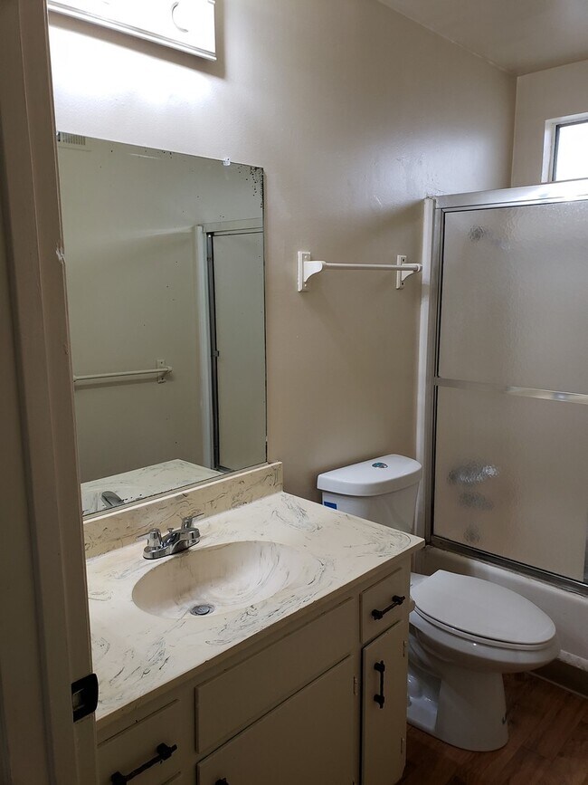 Foto del edificio - 2 Bedroom and 1 Bath Duplex