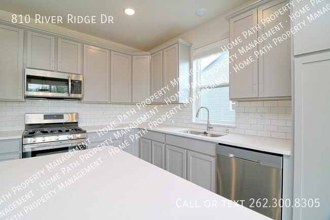 Building Photo - 810 River Ridge Dr