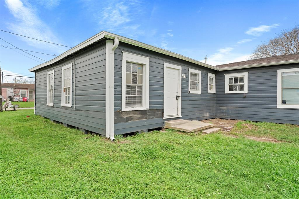 1721 W 5th St, Freeport, TX 77541 Room for Rent in Freeport, TX