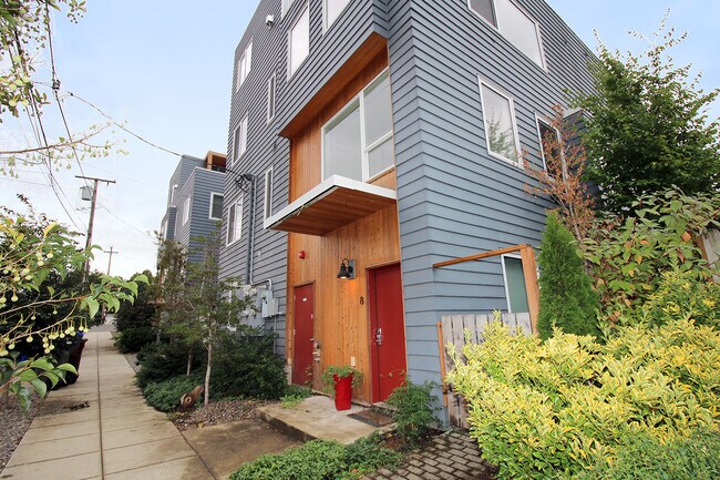 Building Photo - 1536 N Blandena St