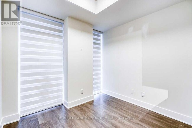 Photo du bâtiment - 188 Fairview Mall Dr