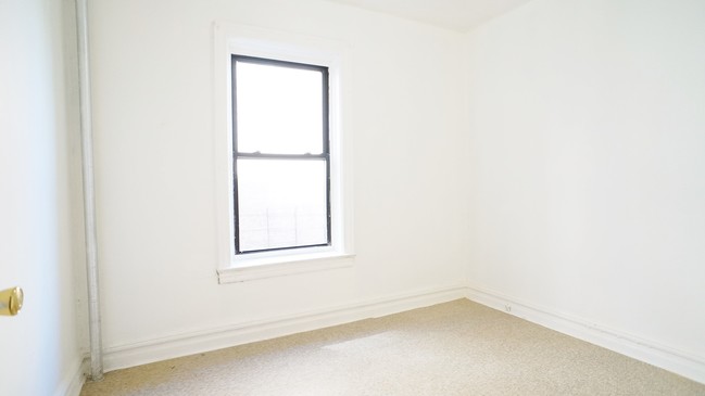 Foto del edificio - 249 E Kingsbridge Rd