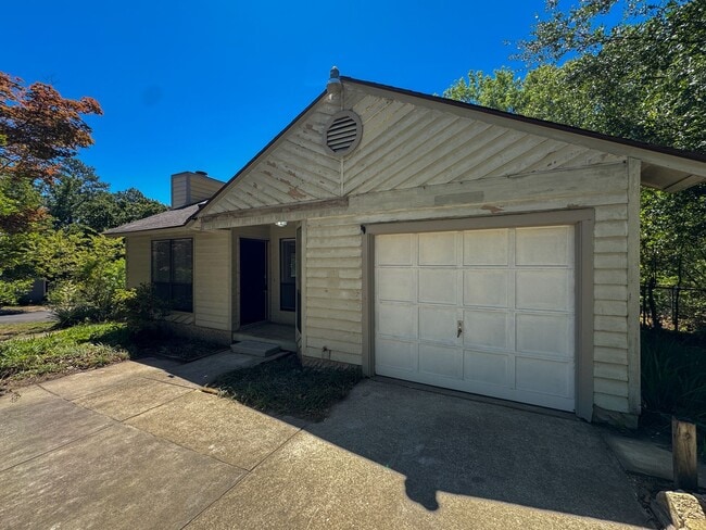 Building Photo - Beautifully Updated 3 Bed 2 Bath Home