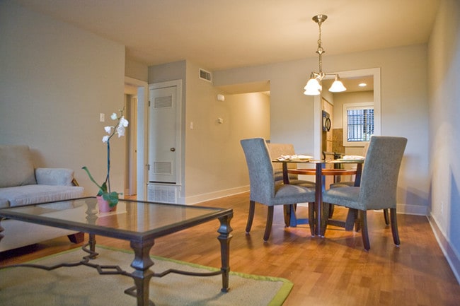 Viviendo - 3815 Guadalupe St