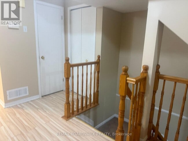 Building Photo - 6 Briston Private