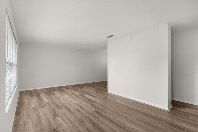 Building Photo - 1112 E 30th St