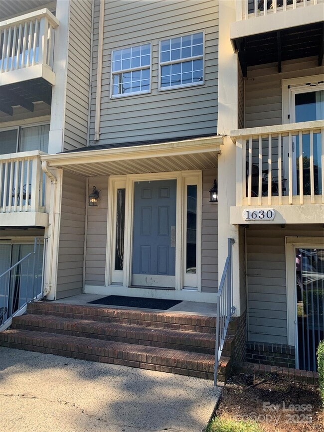 Building Photo - 1630 Arlyn Cir