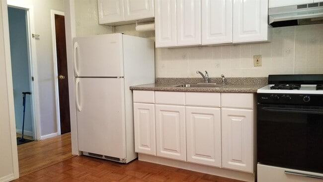 Building Photo - 14 Pavonia Ct