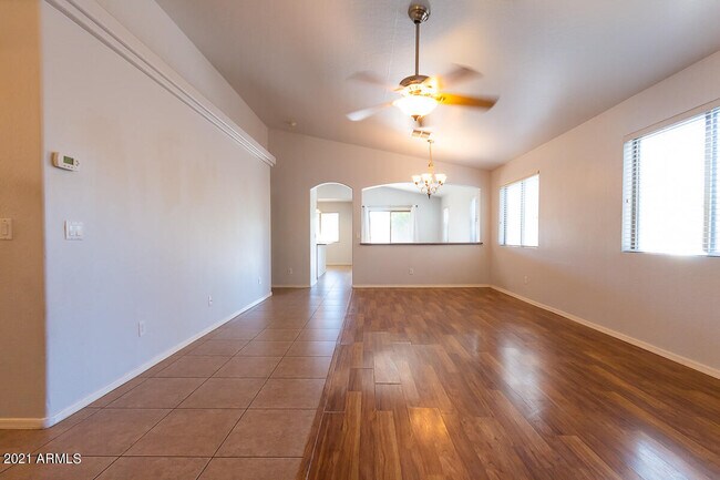 Foto del edificio - 11309 W Hazelwood St