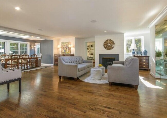 Foto del edificio - 211 Creek Dr