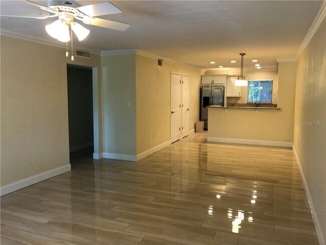 Foto del edificio - 644 N Knowles Ave