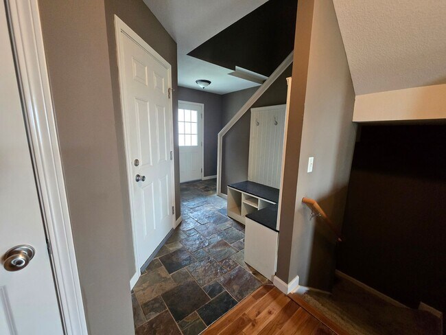 Building Photo - High End Duplex on Normal's East Side!