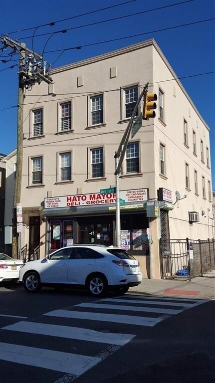 Primary Photo - 176 WEBSTER Ave